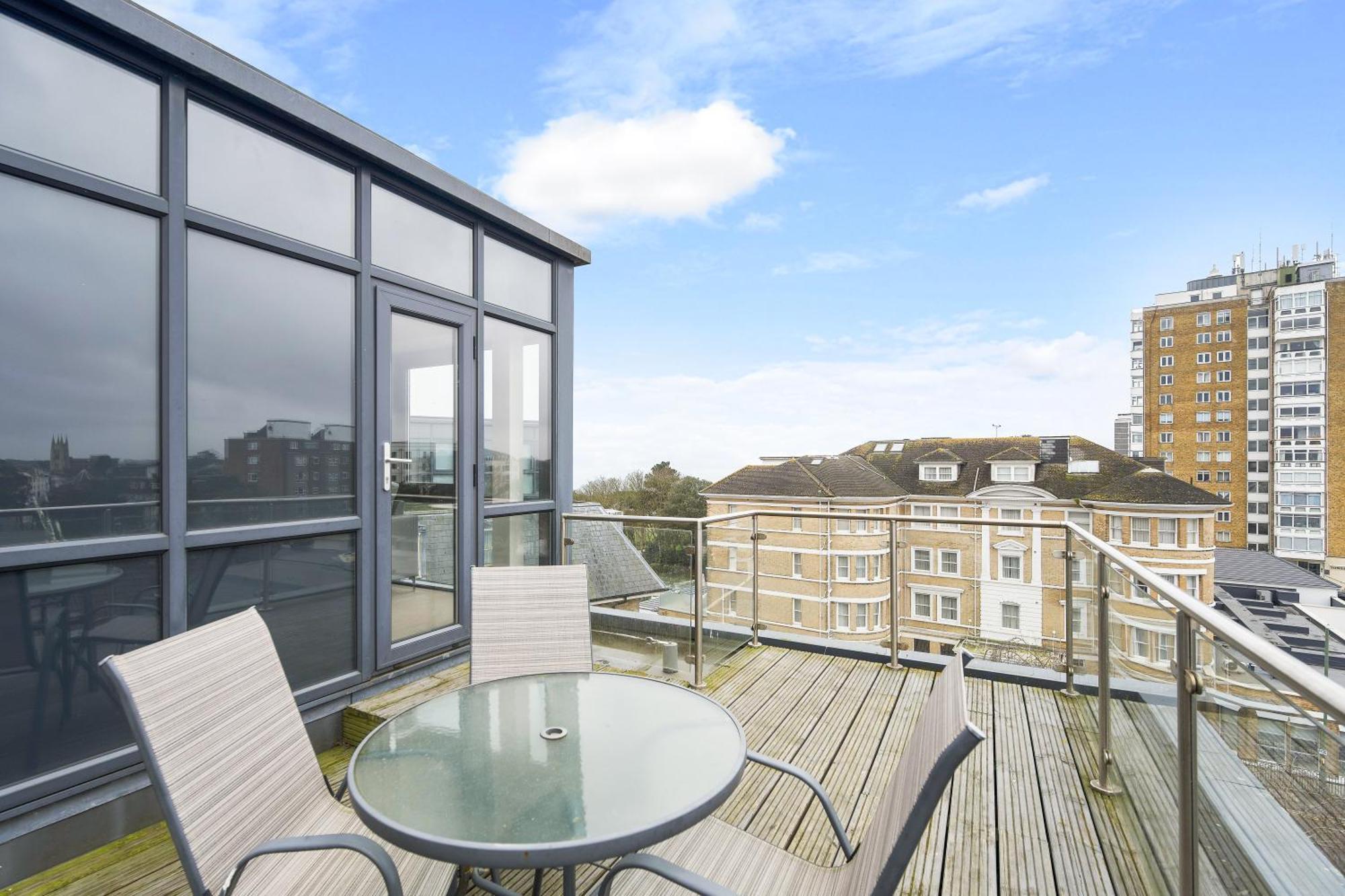 Апартаменты Westcliff Penthouse With Sea Views And Balcony Борнмут Экстерьер фото